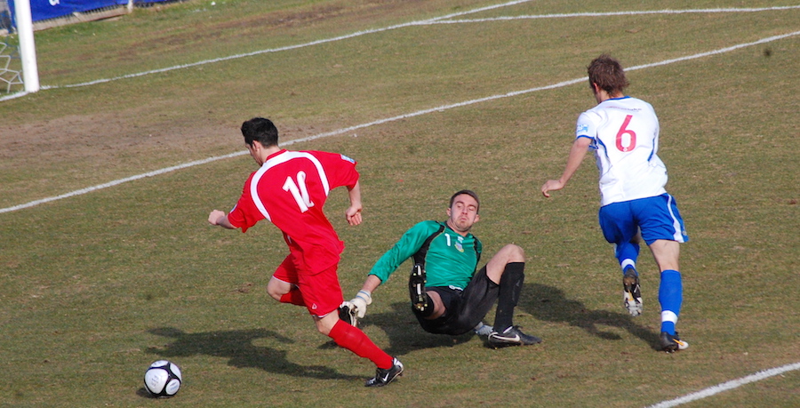 1 0 b. Roberts goees wide of goalkeeper Lumley copy