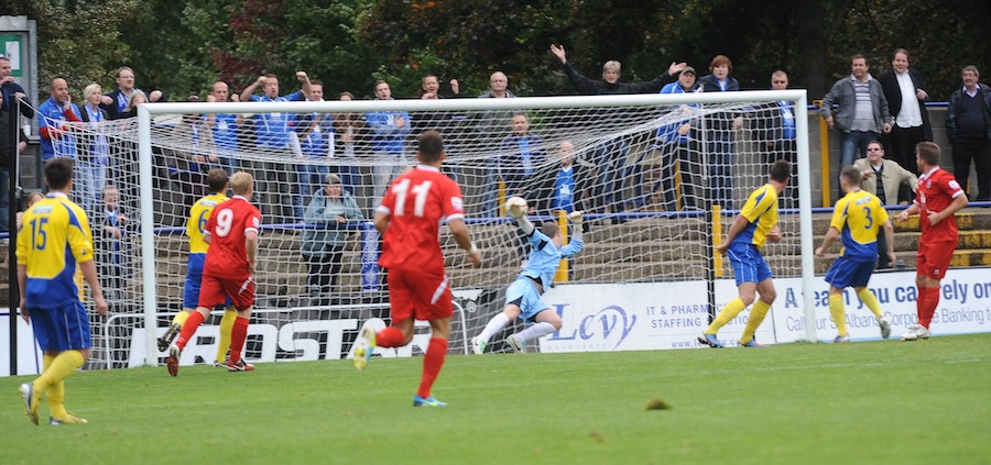 15 3 Mark Lovell scores