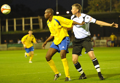 Brian Haule is closely marked by former Saint Dave Thoebald