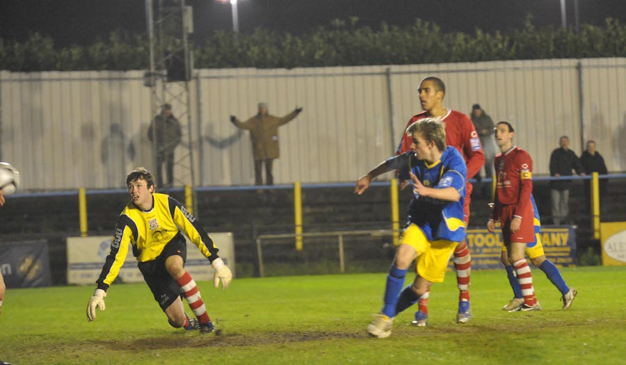 JJ ODonnell scores Bromley home 12 12 2009 copy