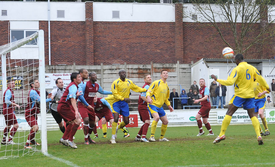 Moussa Diarra heads over at Chesham